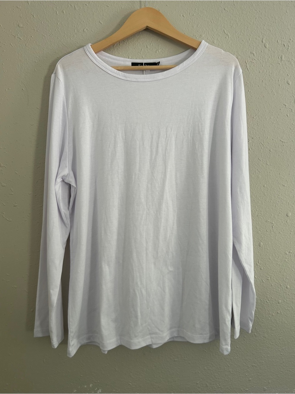 NWT Women's White Long Sleeve Crew Neck Tee Casual Neutral Minimalist